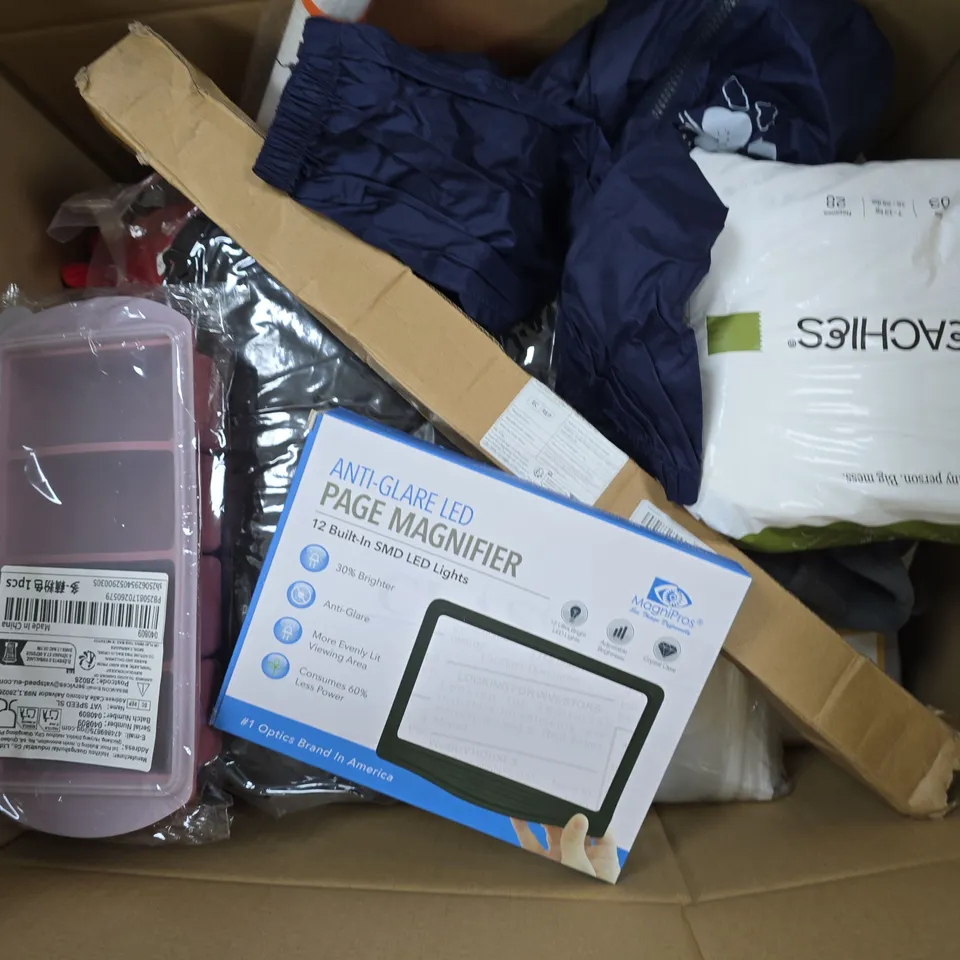 APPROXIMATELY 20 ASSORTED HOUSEHOLD PRODUCTS TO INCLUDE MAGNETIC KNIFE HOLDER, PAGE MAGNIFIER, SUPREMETTF GLOVES, ETC - COLLECTION ONLY