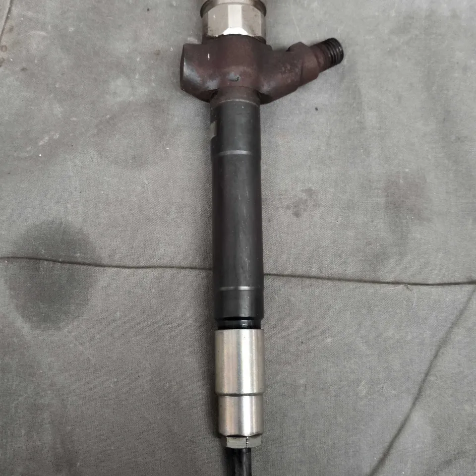 Vehicle fuel injector – used