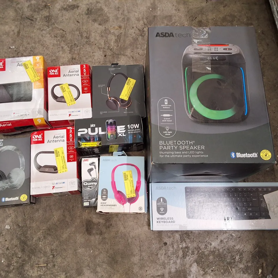 PALLET CONTAINING ASSORTED ELECTRICAL RETURNS INCLUDING BLUETOOTH PARTY SPEAKER, AERIAL, WIRELESS HEADPHONES, WIRELESS KEYBOARD & TOKYO PORTABLE DIGITAL RADIO