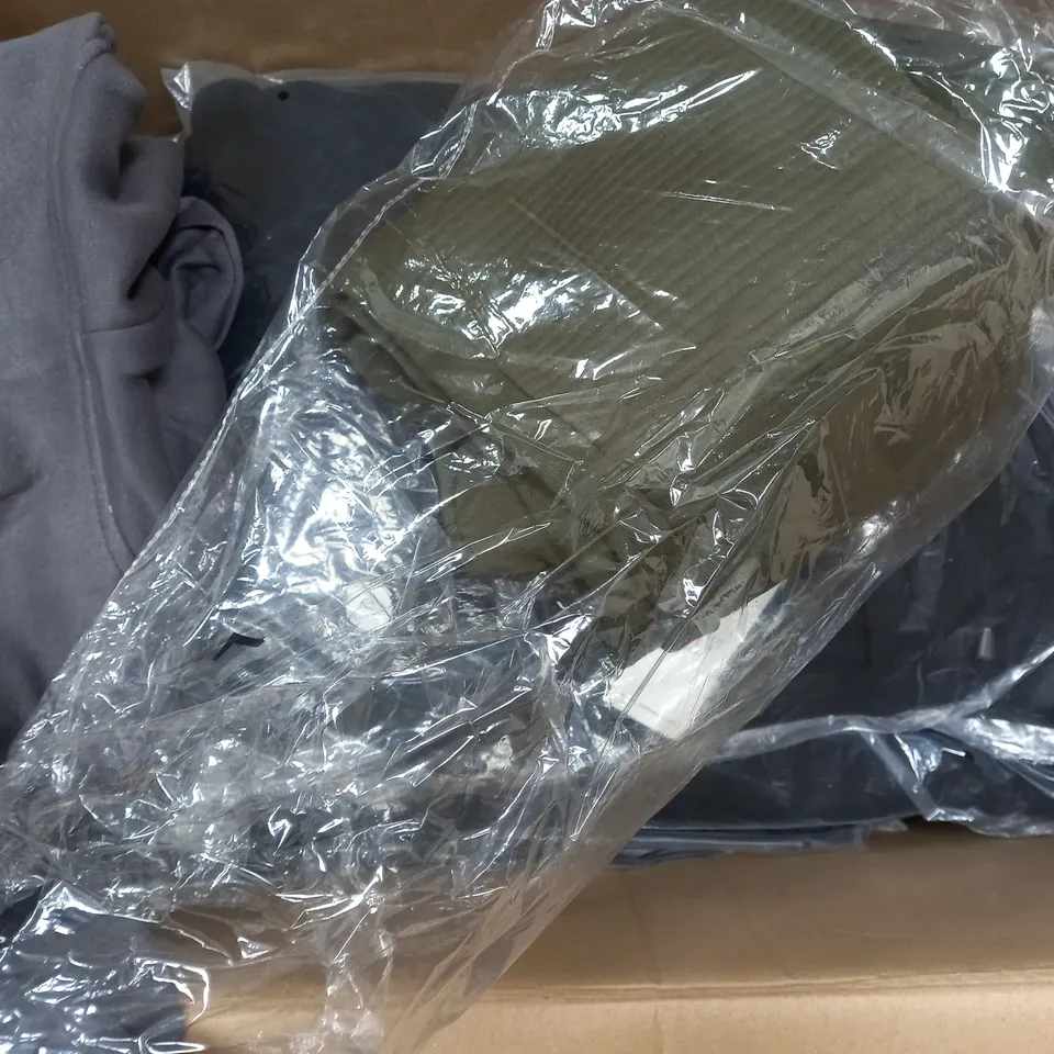 BOX OF APPROX 10 ASSORTED CLOTHING ITEMS TO INCLUDE - UNBRANDED JOGGERS , DNV JUMPER , MFW KHAKI HOODIE ETC