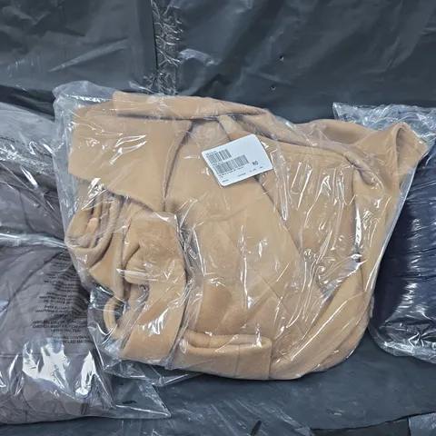 BOX OF APROX 8 ASSORTED CLOTHING AND HOUSEHOLD ITEMS IN VARIOUS STYLES. SIZES, AND COLOURS - COLLECTION ONLY