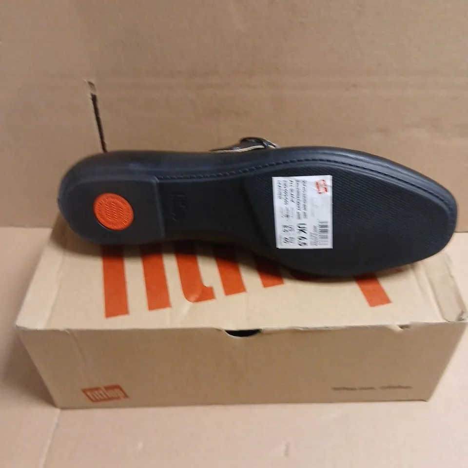 BOXED PAIR OF FITFLOP DELICATO LEATHER MARY JANE SHOES – NAVY, UK 6.5