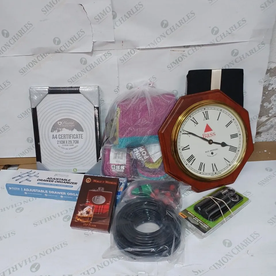 LOT TO CONTAIN APPROXIMATELY 25 ASSORTED HOUSEHOLD PRODUCTS & GOODS, INCLUDES WHISKEY FLASK, KNIT WEAR & CLOCK ETC