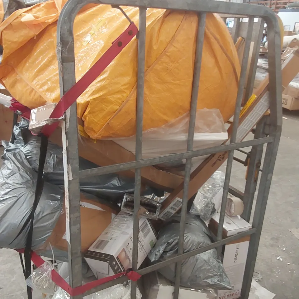 CAGE CONTAINING A LARGE QUANTITY OF ASSORTED HOUSEHOLD ITEMS INCLUDING BEDDING, LIGHTS ECT // CAGE NOT INCLUDED