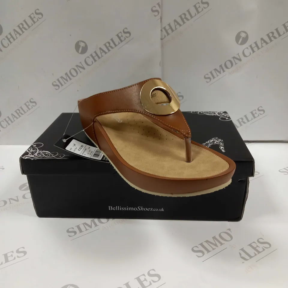 BOXED PAIR OF BELLISSIMO BELBAIZH29037 SANDALS IN TAN UK SIZE 5