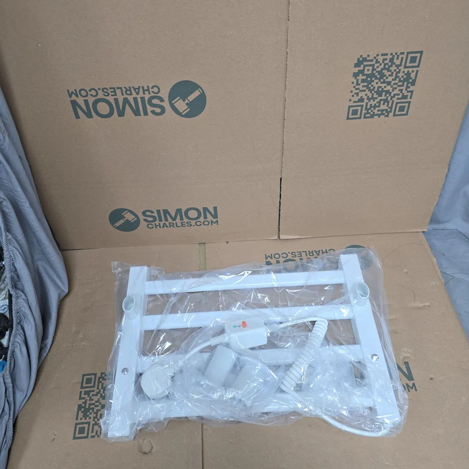 INTELLIGENT ELECTRIC HEATING TOWEL RACK – WHITE