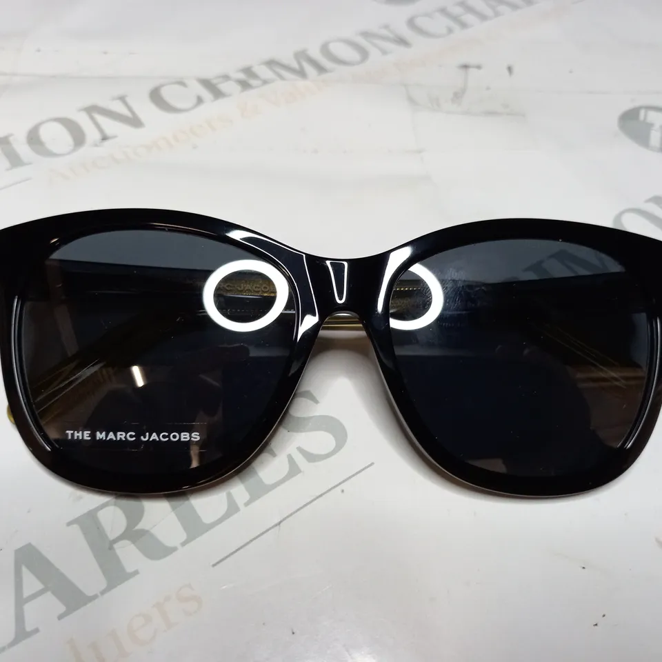 MARC JACOBS TINTED SUNGLASSES WITH CASE 