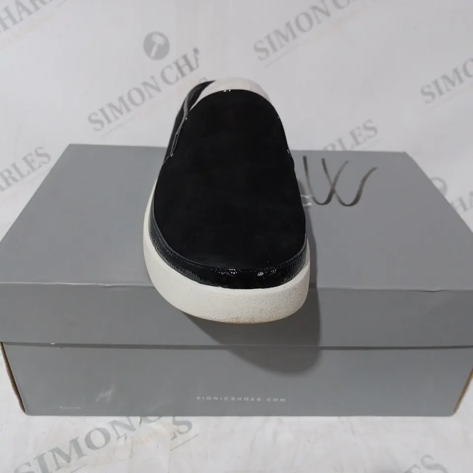 BOXED VIONIC EFFORTLESS TRAINERS IN BLACK SIZE 5.5
