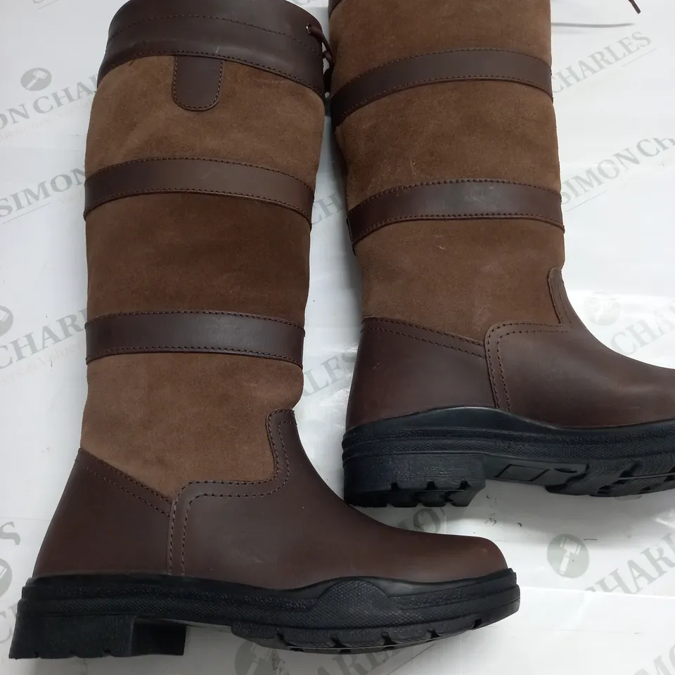 PAIR OF REQUISITE GRANGER COUNTRY LEATHER BOOTS - 37