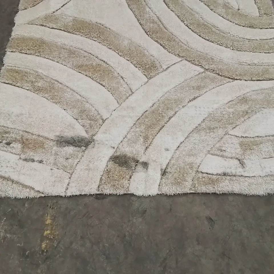 QUALITY DESIGNER AREA RUG - APPROXIMATELY  200x290cm