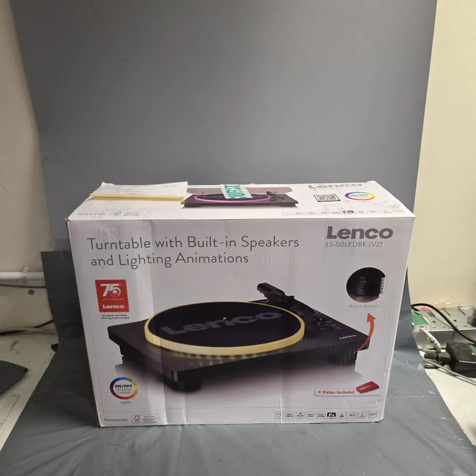 BOXED LENCO TURNTABLE WITH BUILT-IN SPEAKERS