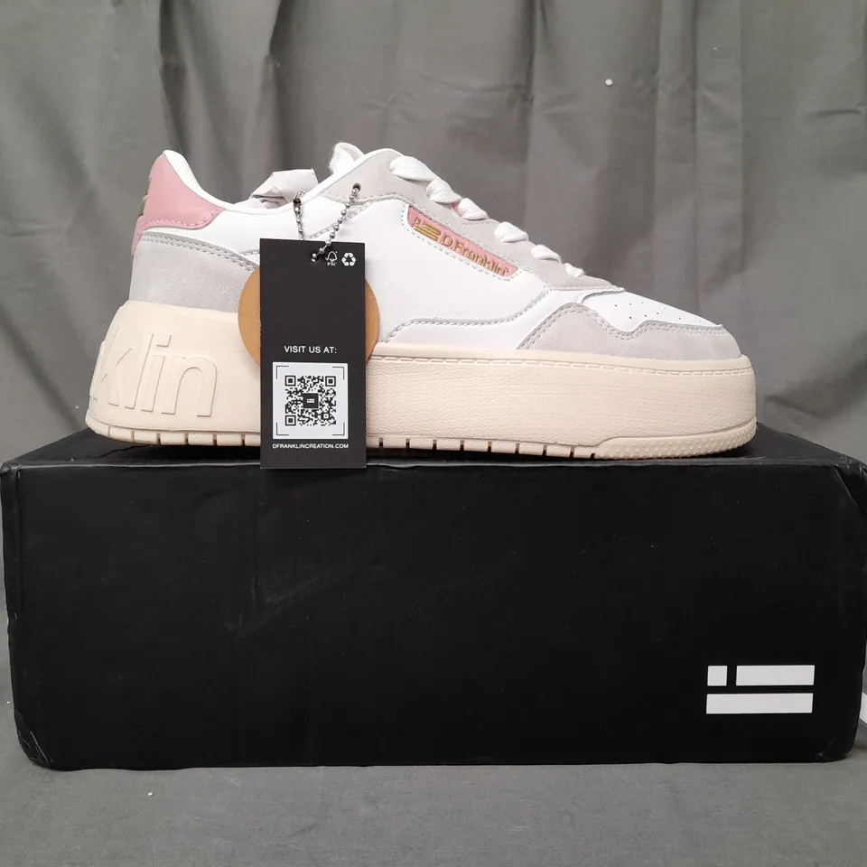 BOXED PAIR OF D.FRANKLIN SHOES IN WHITE/PINK EU SIZE 37