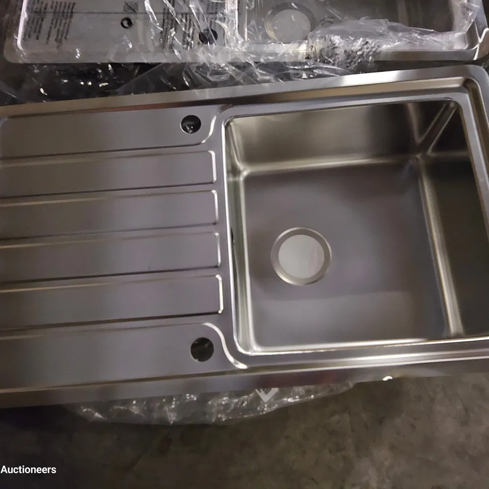 STAINLESS STEEL REVERSIBLE SINGLE BOWL SINK & DRAINER