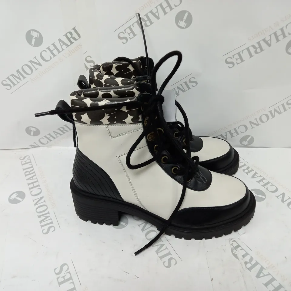 PAIR OF BEN DE LISI HIKER BOOTS OFF-WHITE SIZE 4