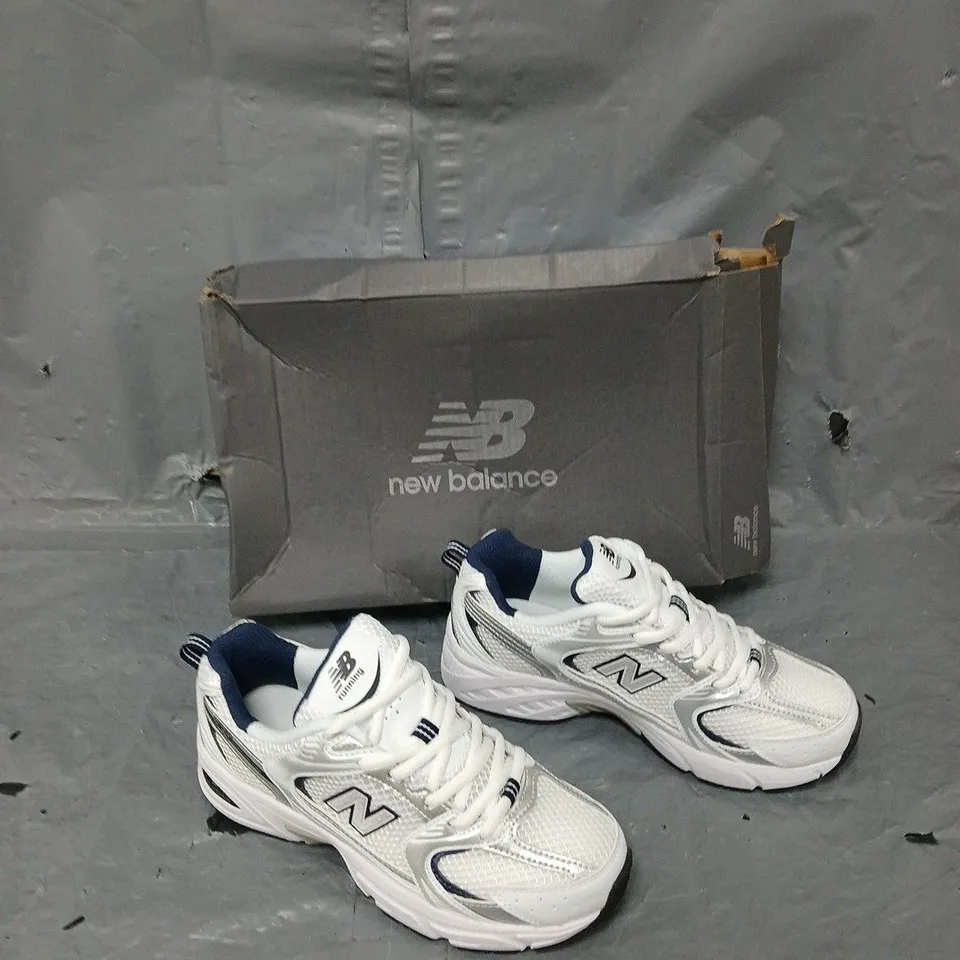 BOXED PAIR OF NEW BALANCE 530 RUNNING WHITE/NAVY UK 3.5 
