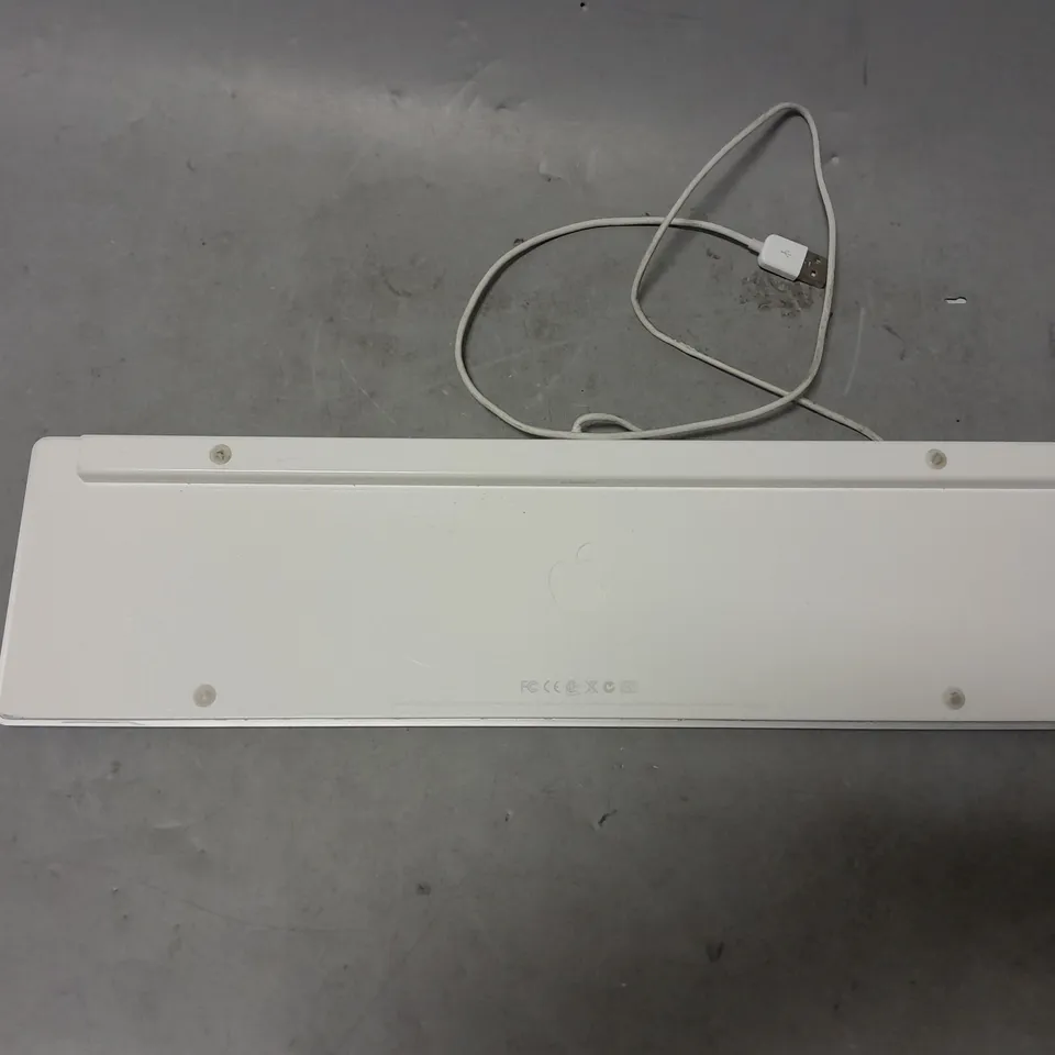 APPLE WIRED KEYBOARD A1243