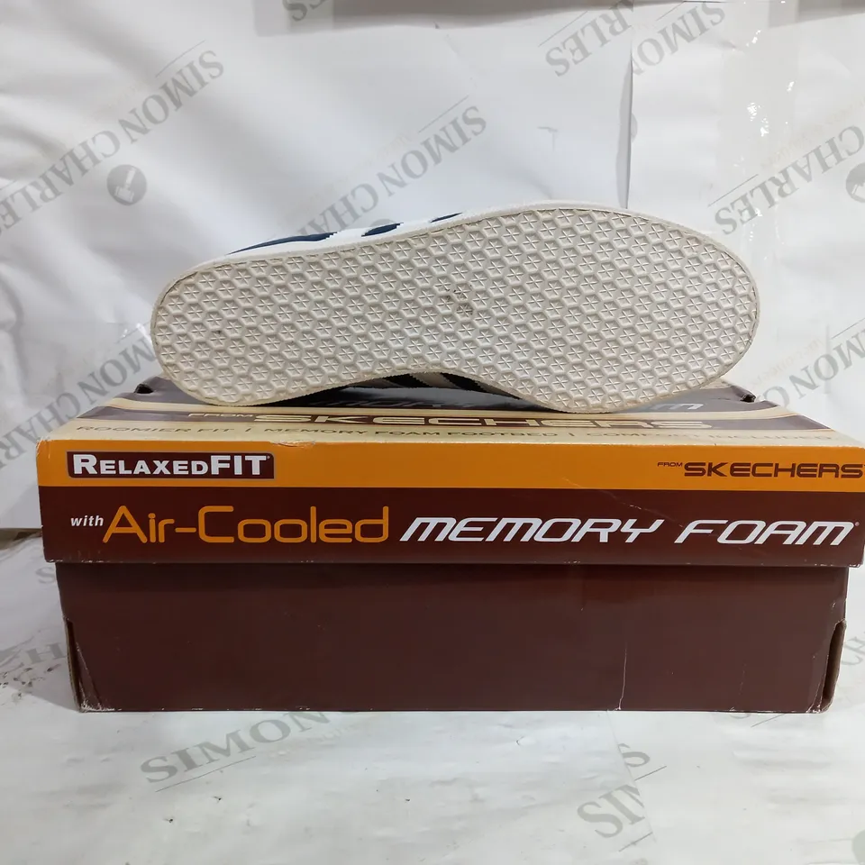 PAIR OF ADIDAS GAZELLES IN NAVY BLUE & WHITE - UK SIZE 9