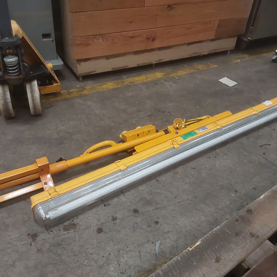 FORTIS T8 1x 58W 5FT PORTABLE LIGHT WITH STAND