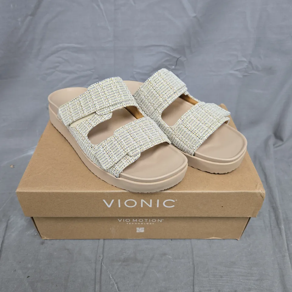 BOXED PAIR OF VIONIC RYDER SANDALS IN CREAM/GOLD SIZE 7
