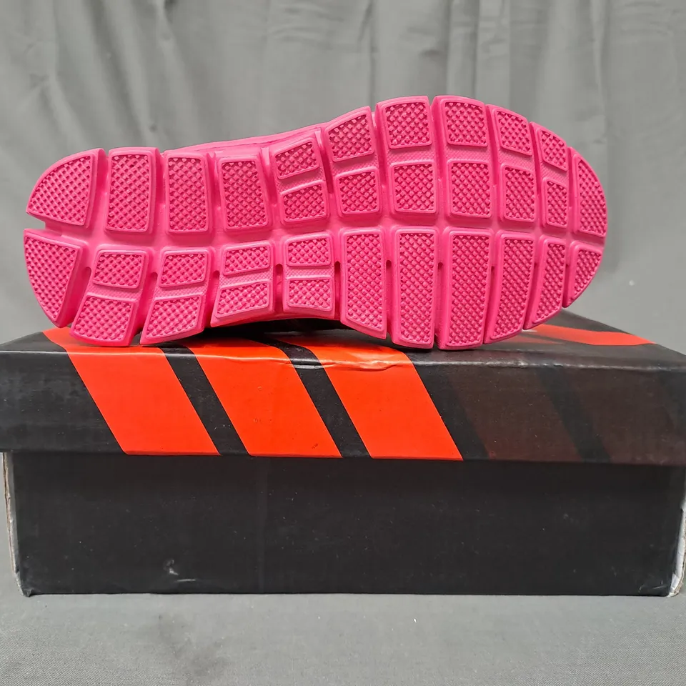 BOXED PAIR OF RDEK SUPERLIGHT AIR SPRINT KIDS TRAINERS IN BLACK/PINK SIZE 11