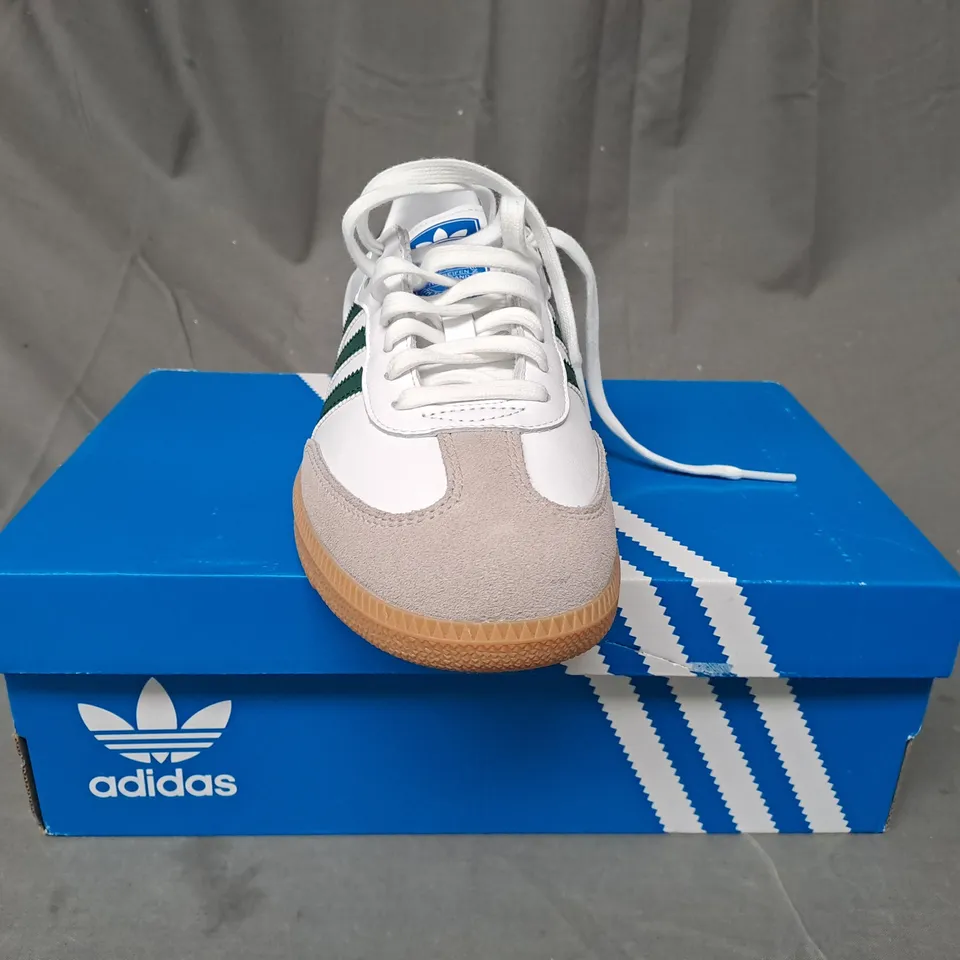 BOXED PAIR OF ADIDAS SAMBA OG SHOES IN WHITE/GREEN UK SIZE 9