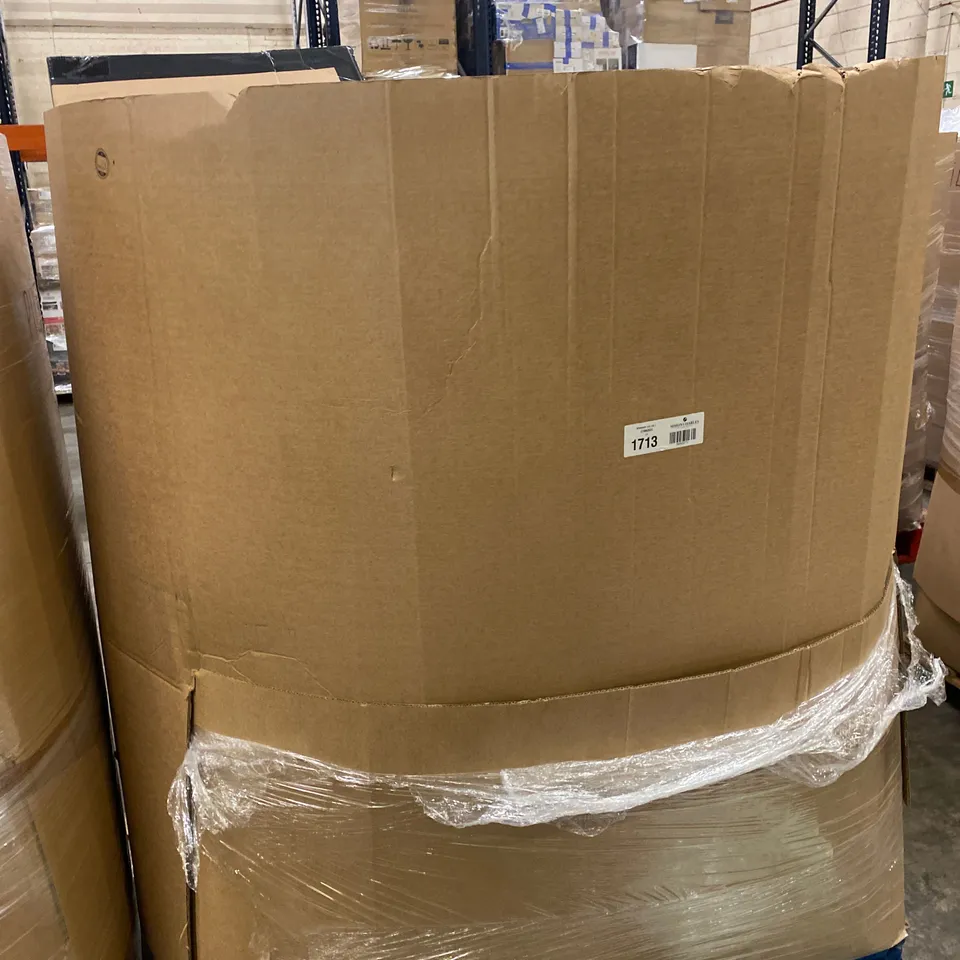 PALLET TO CONTAIN A LARGE ASSORTMENT OF PILLOWS AND CUSHIONS // BRANDS MAY VARY