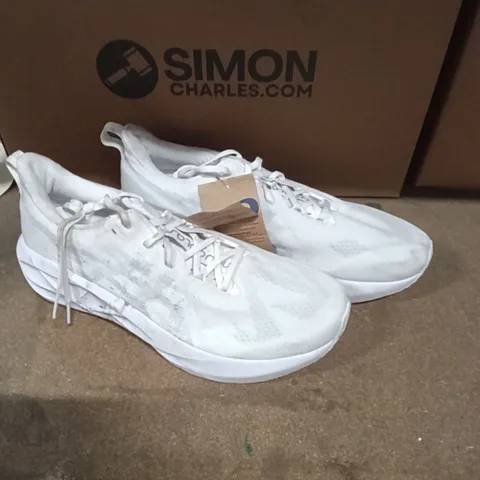 MEN'S WHITE ATHLETIC SHOES (UK 12) β SIZE UK 12 (US 13) β PAIR