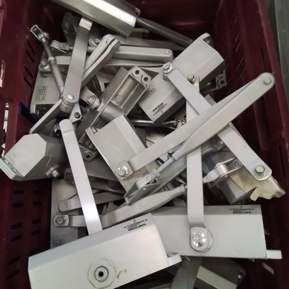 BOX OF APPROXIMATELY 25 INTELLIGENCE GRIDLOCK DOOR CLOSERS