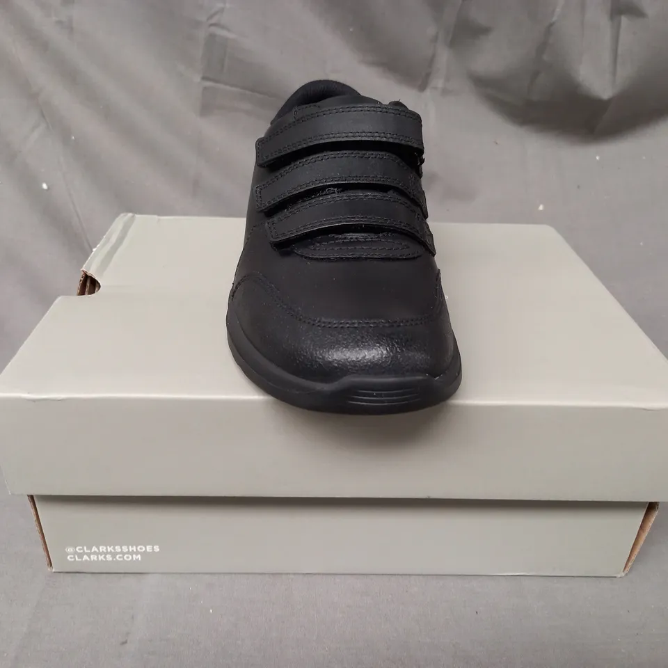 BOXED PAIR OF CLARKS SHOES IN BLACK UK SIZE 4