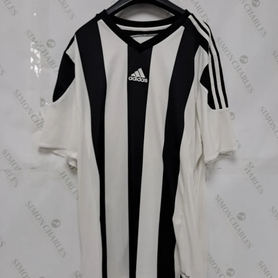 LOT OF ASSORTED BLACK AND WHITE ADIDAS FOOTBALL SHIRTS SIZE UNSPECIFIED 