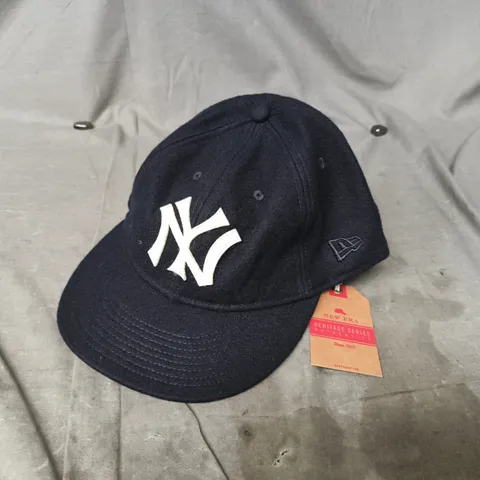 NEW ERA VINTAGE SERIES NEW YORK YANKEES CAP IN NAVY SIZE M/L