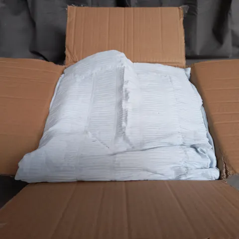 BOXED STRIPED SUPERSOFT 6 PIECE DUVET SET IN LIGHT BLUE - DOUBLE