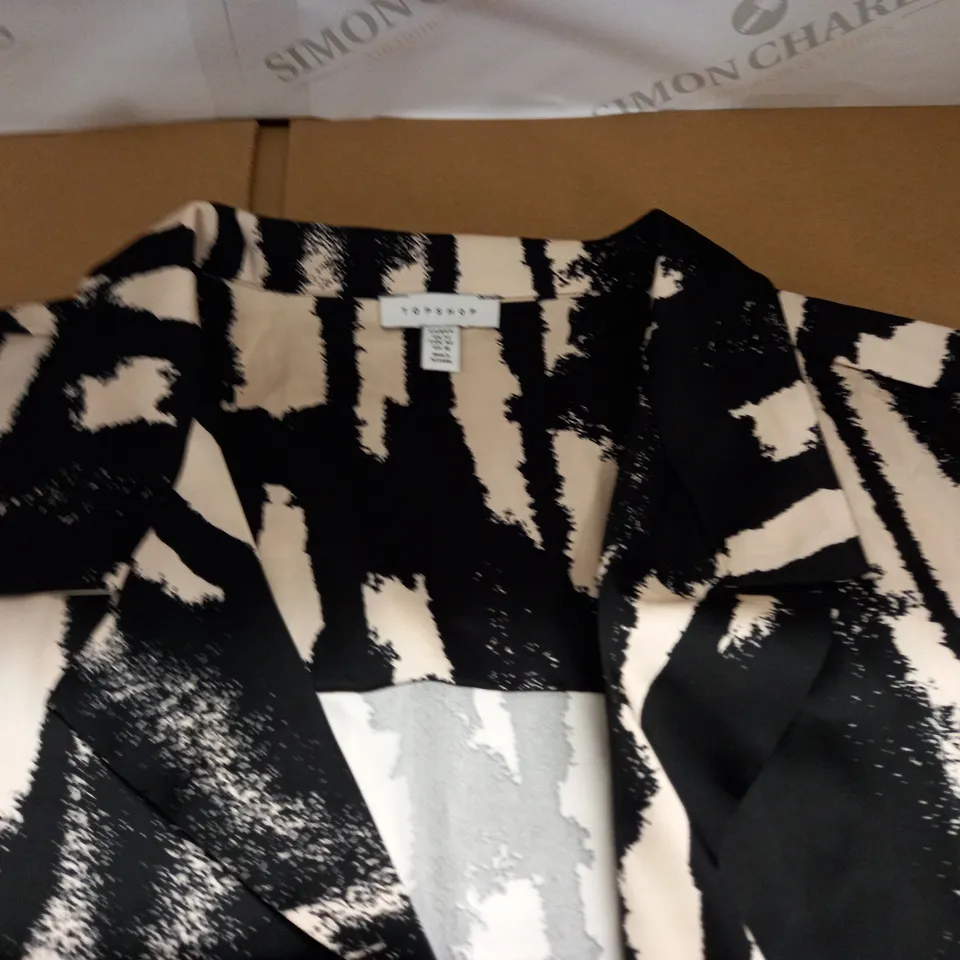 TOPSHOP CURVE PATTERNED SHIRT - UK 22