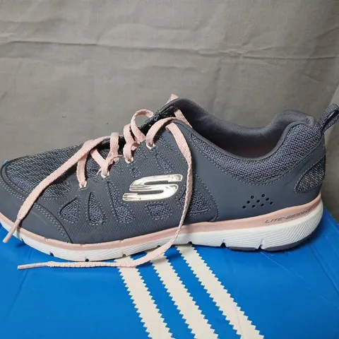 UK 5 SKECHERS WOMEN'S SNEAKERS – NAVY/GRAY WITH PINK LACES