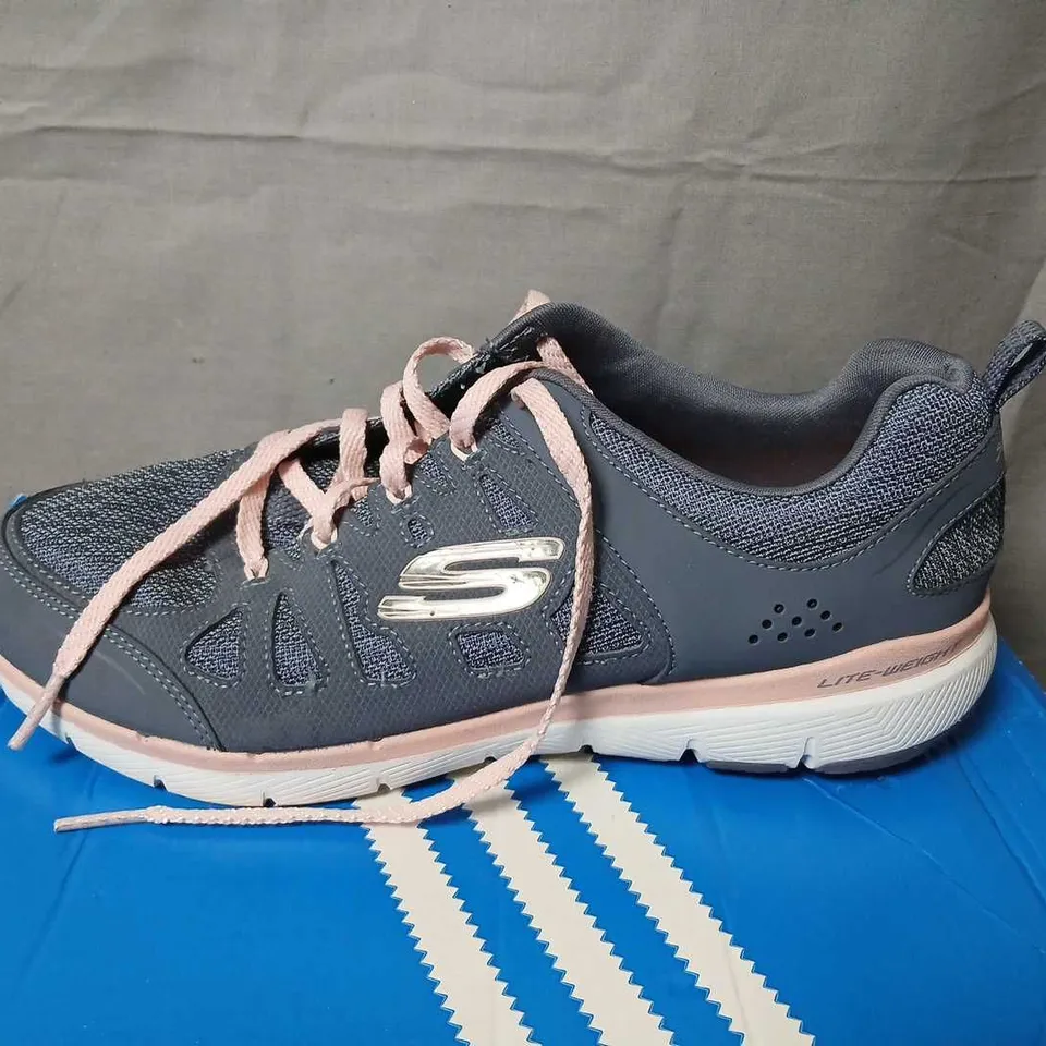 UK 5 SKECHERS WOMEN'S SNEAKERS – NAVY/GRAY WITH PINK LACES