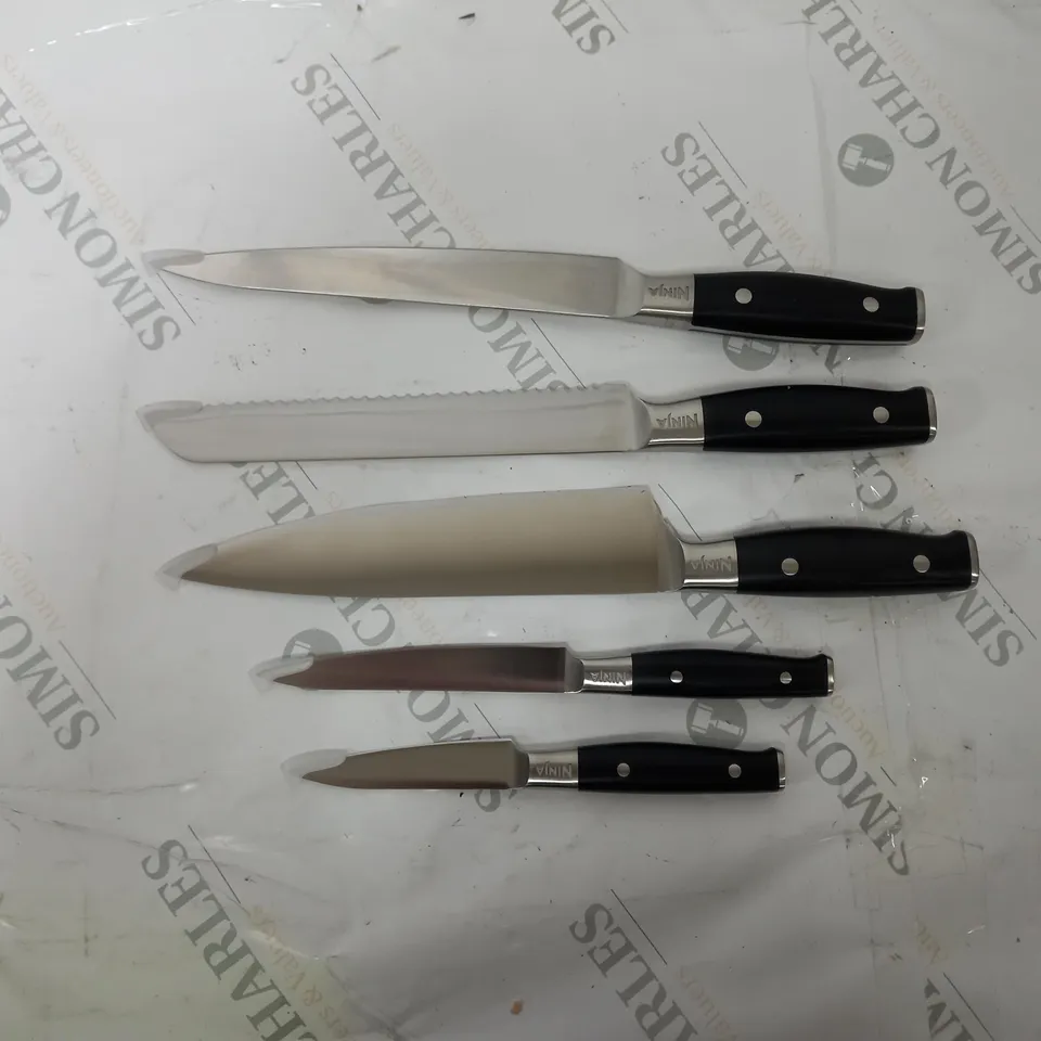 BOXED NINJA FOODI STAYSHARP 5 PIECE KNIFE BLOCK WITH INTEGRATED SHARPENER K32005UK