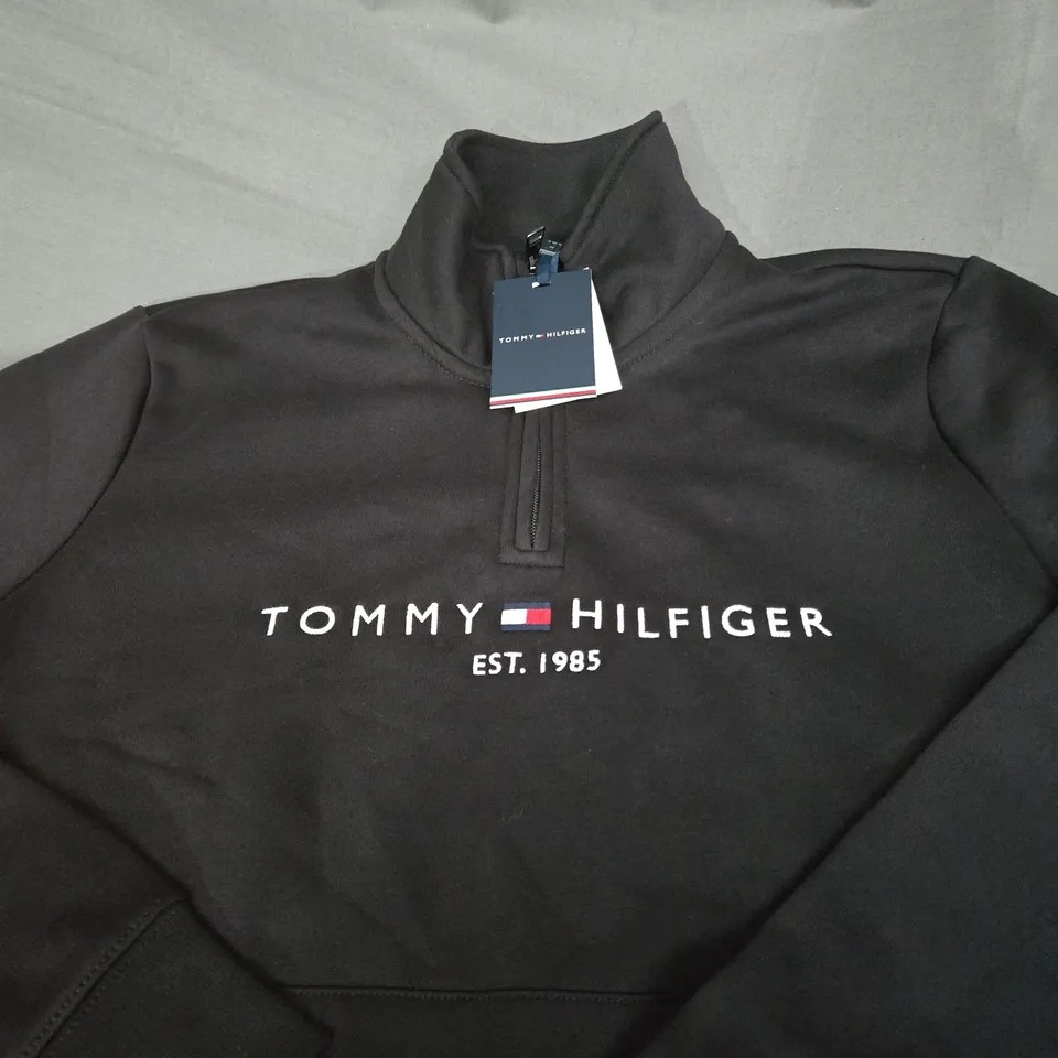 TOMMY HILFIGER LOGO 1/4 ZIP FLEECE SIZE M