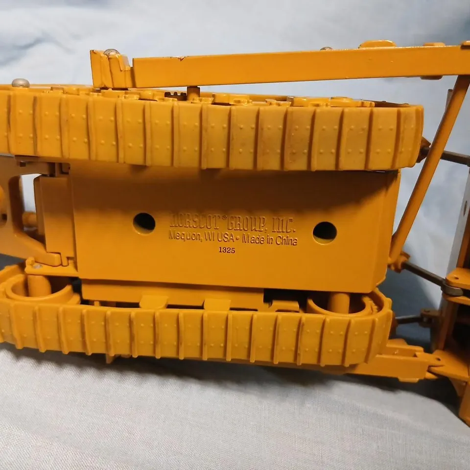 NORSCOTT GROUP CATERPILLAR BULLDOZER TOY – YELLOW PLASTIC MODEL (CAT)