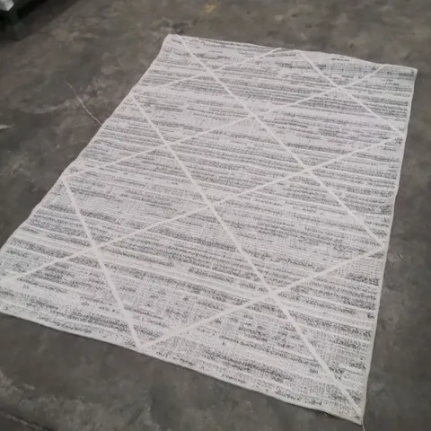 QUALITY DESIGNER AREA RUG - APPROXIMATELY 160X115CM