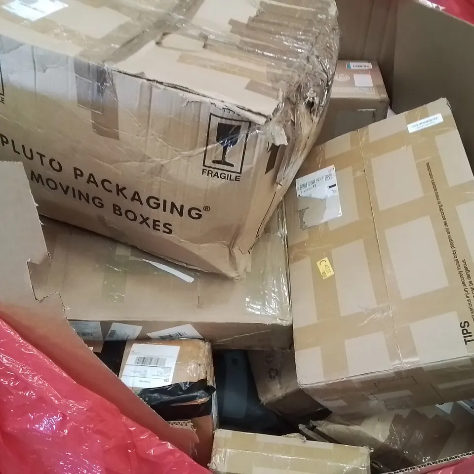 PALLET CONTAINING VARIOUS ASSORTED BOXED HOUSEHOLD ITEMS TO INCLUDE:  BABYS PLAYPEN, CHILDS CAR SEAT AND LOTS MORE UNMARKED BOXED ITEMS 