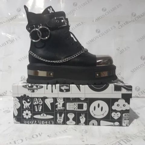BRAND NEW BOXED PAIR OF KOI VEGAN LEATHER BORIN HARDWARE PLATFORM BOOTS IN BLACK UK SIZE 8