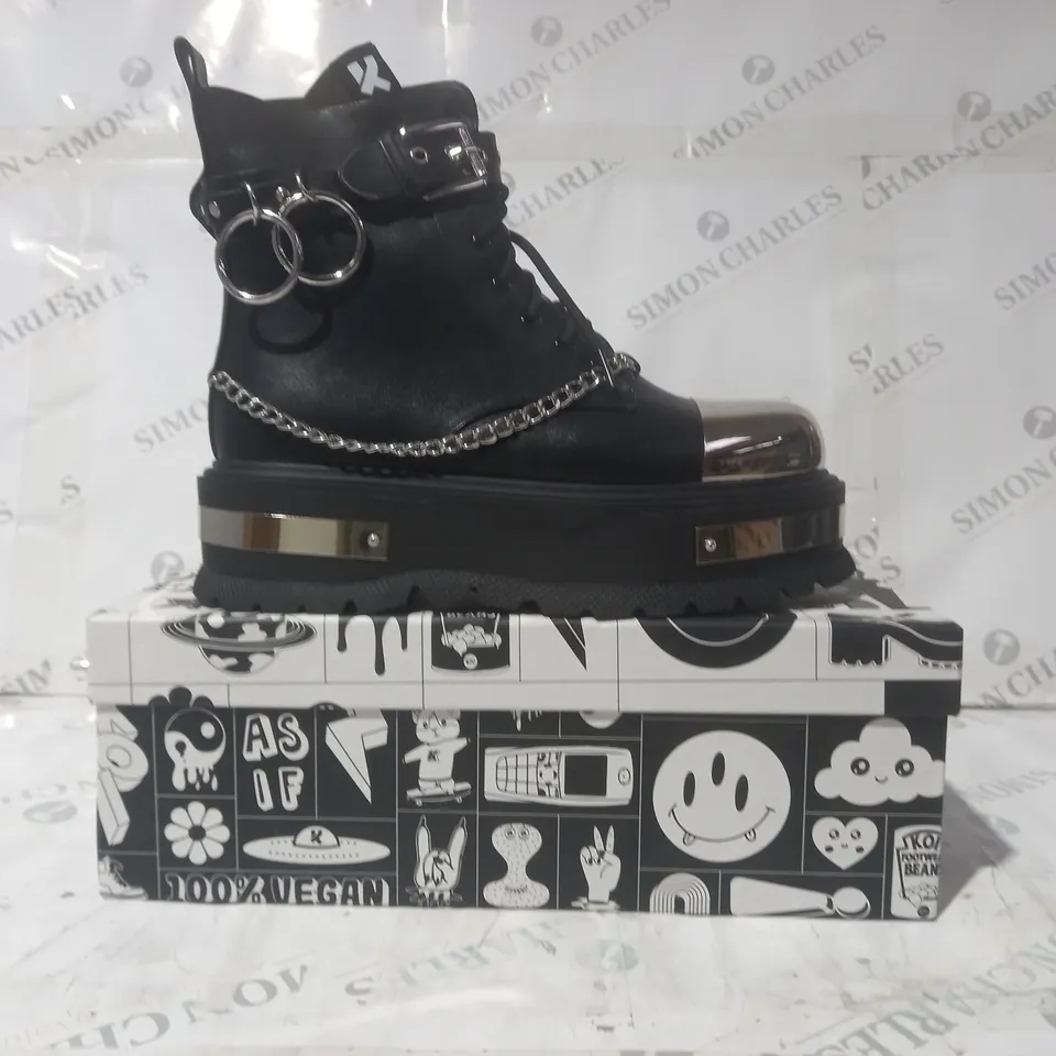 BRAND NEW BOXED PAIR OF KOI VEGAN LEATHER BORIN HARDWARE PLATFORM BOOTS IN BLACK UK SIZE 8