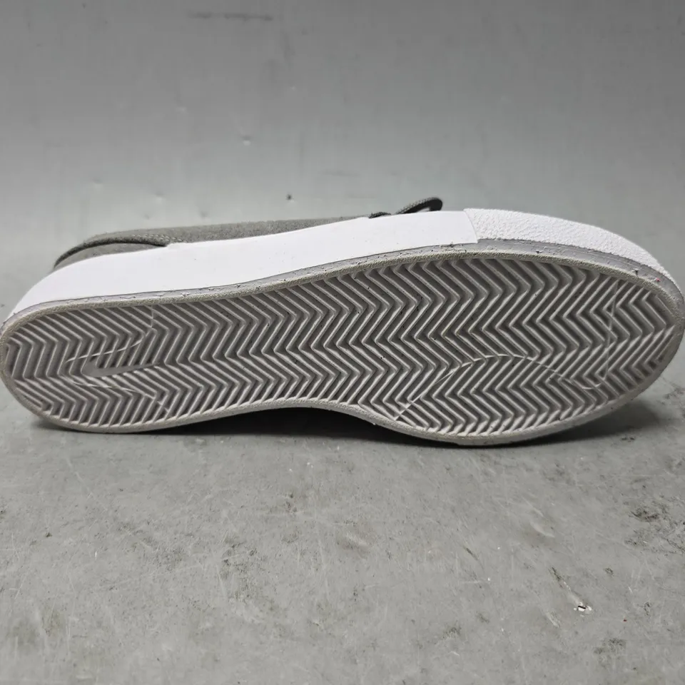 NIKE FLY LEATHER GREY SHOES - UK 5.5
