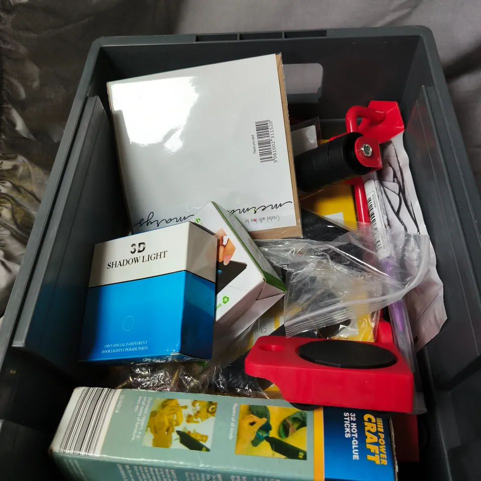 APPROXIMATELY 12 ASSORTED ITEMS INCLUDING TOP STICK LABELS , TOUCH LIGHT SWITCH AND 3D SHADOW LIGHT 