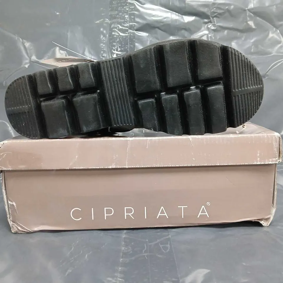 BOXED PAIR OF CIPRIATA OPEN TOE SANDALS IN BLACK SIZE 8