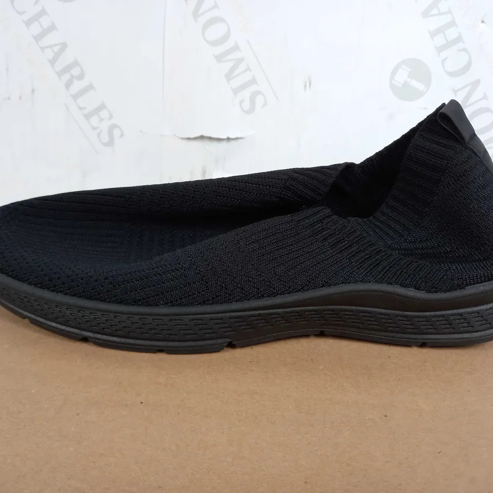 PAIR OF LILLEY SAFETY SHOES (BLACK), SIZE 6 UK