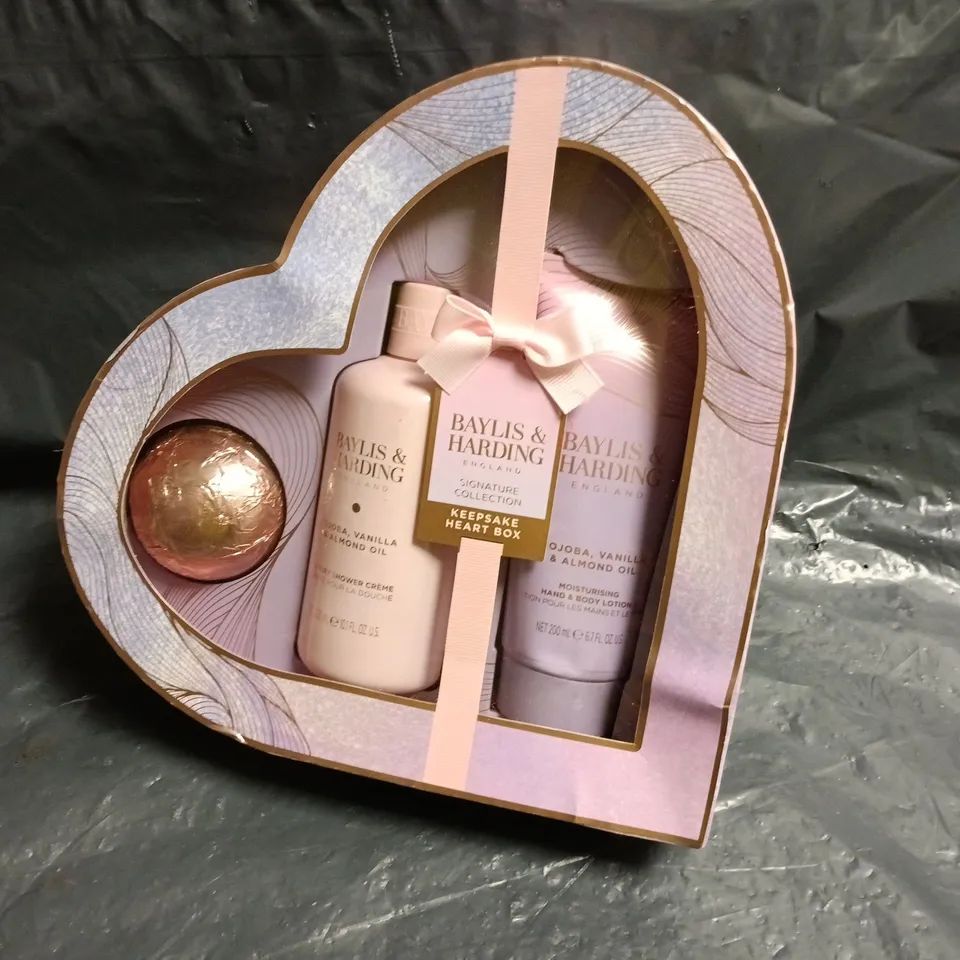 BAYLIS & HARDING KEEPSAKE HEART BOX