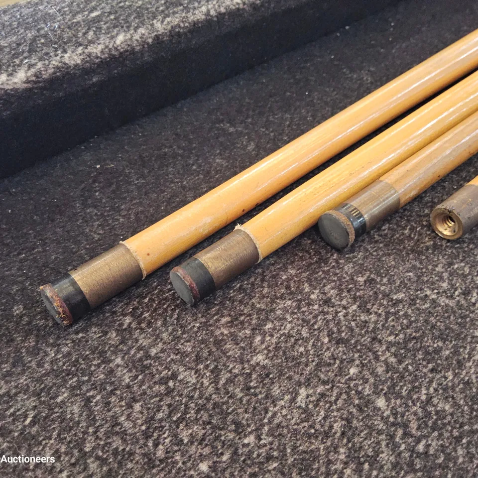 IMPERIAL SUPER LEAGUE POOLTABLE WITH 4 CUES, BALLS & CHALK
