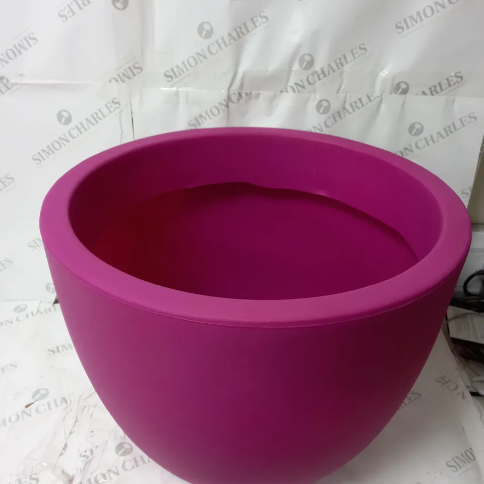 BOXED SOL 72 OUTDOOR SHANNAN PLASTIC PLANT POT PINK 40 X 50CM