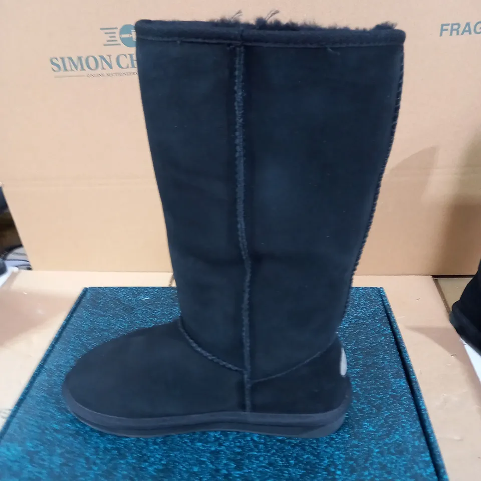 EMU AUSTRALIA "STINGER HI" WATER RESISTANT BOOTS - UK SIZE 5, BLACK 